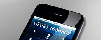 Iphone mit Roller Kontaktnummer auf dem Display